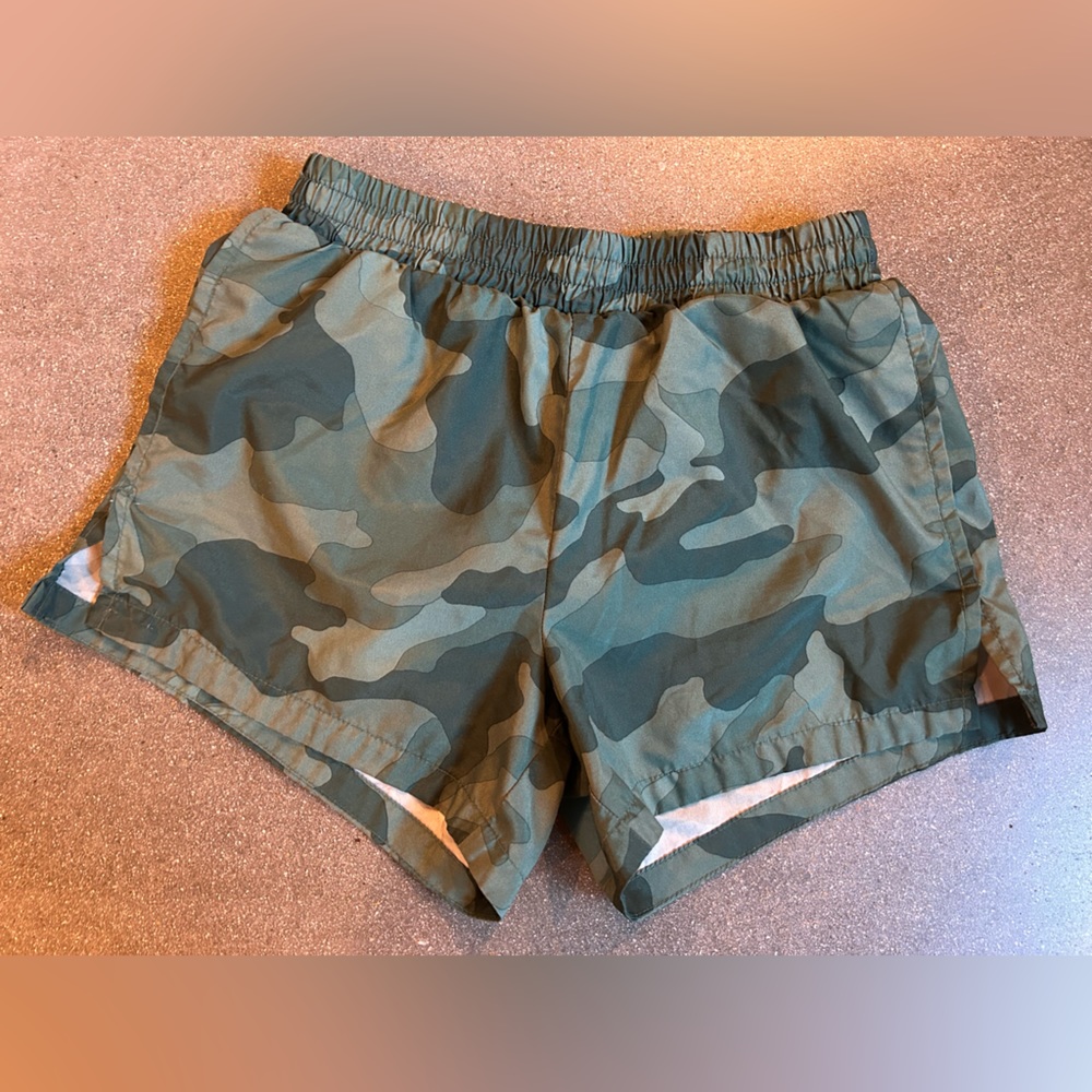 Girls camo athletic shorts